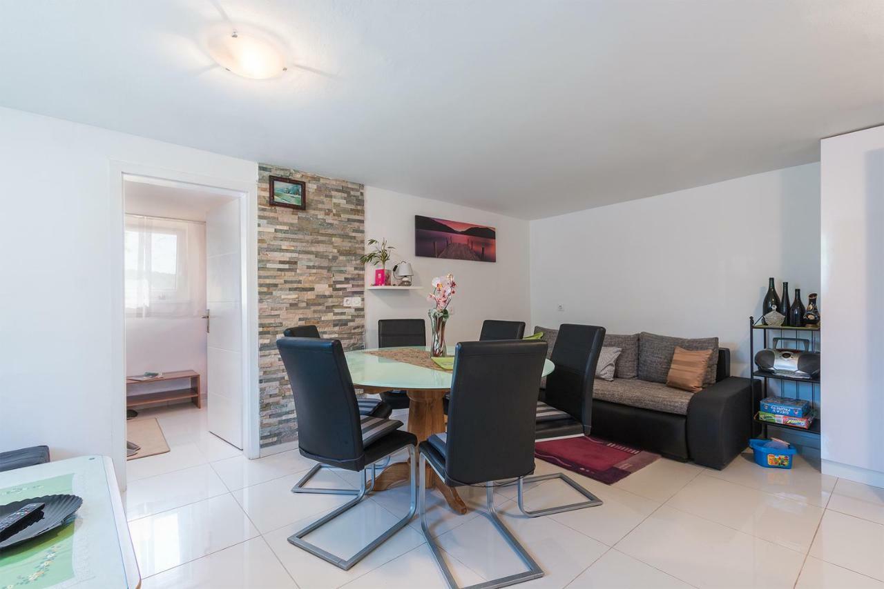 Salak Apartment Pula
